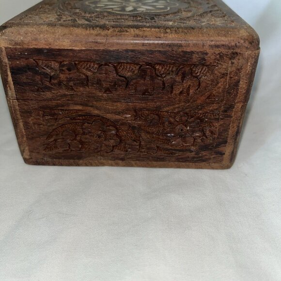 Vintage Wood Hand Carved Inlay India Sheesham Trinket Jewelry Hinged Box 4 x 4 - Picture 3 of 8